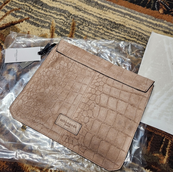 Urbancode Leather crock purse - Picture 4 of 15